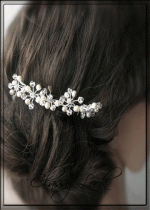 Дизайнерска сватбена украса за коса с кристали и перли модел White Bouquet 15 см